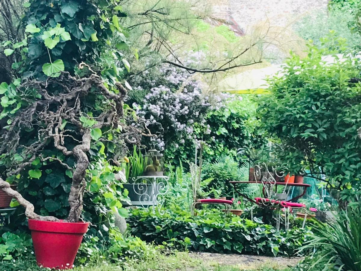 La Maison Des Roses Moulins  Bagian luar foto